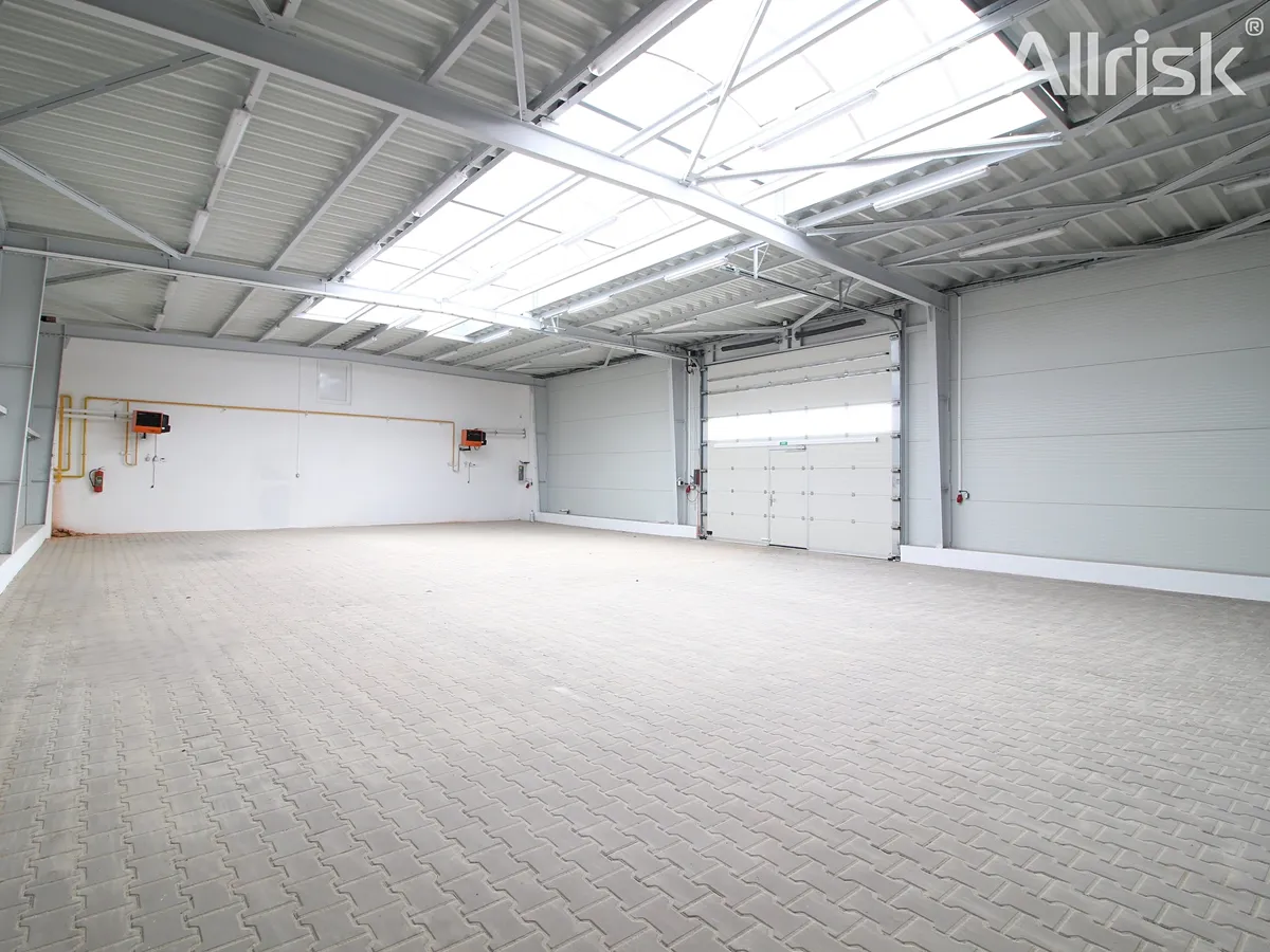 Pronájem výrobní haly, prostoru 246 m²